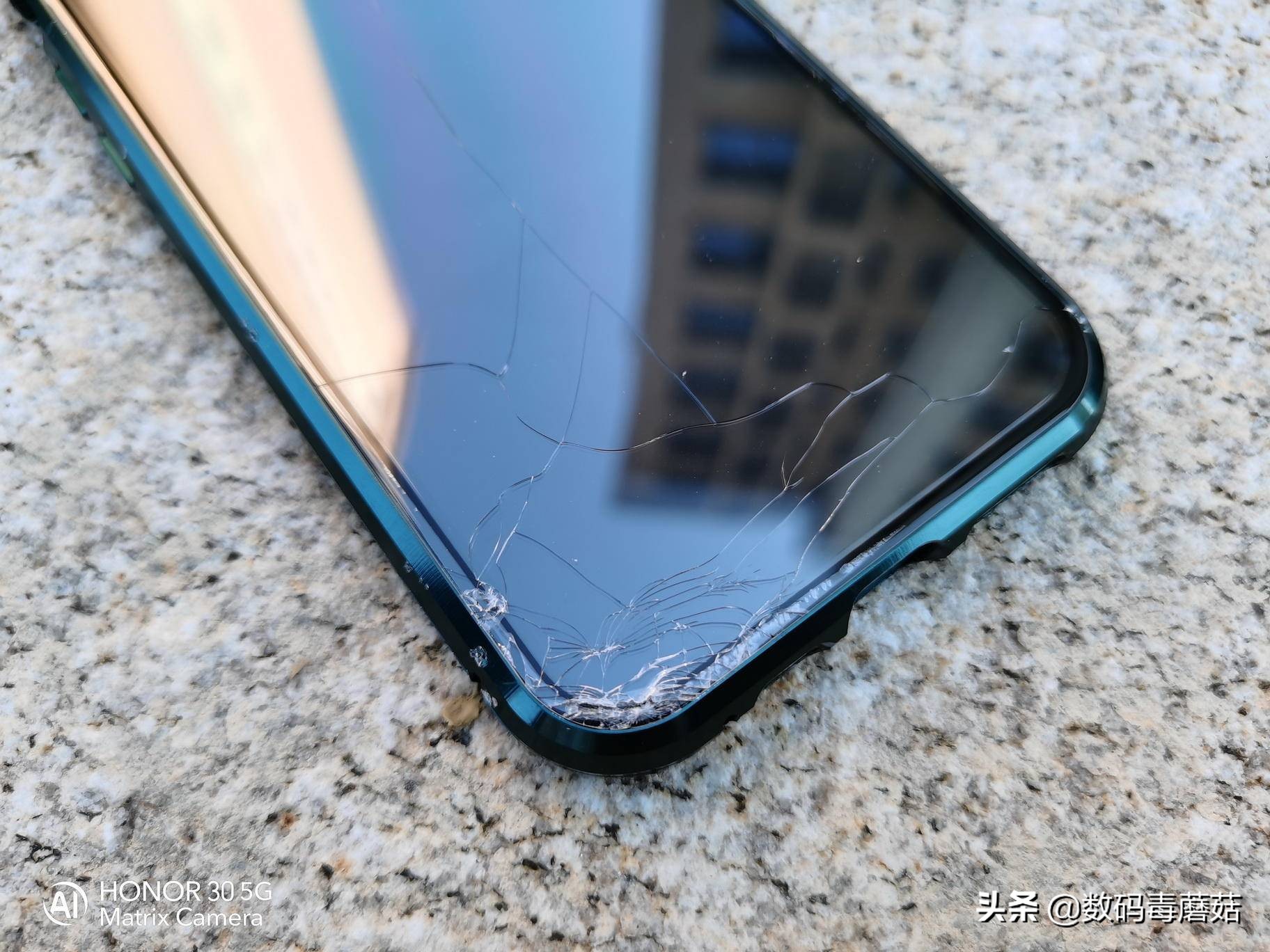 Come from the warning of 16s of evil spirit a group of things with common features: Mobile phone carapace must be bought prevent truly those who fall, 