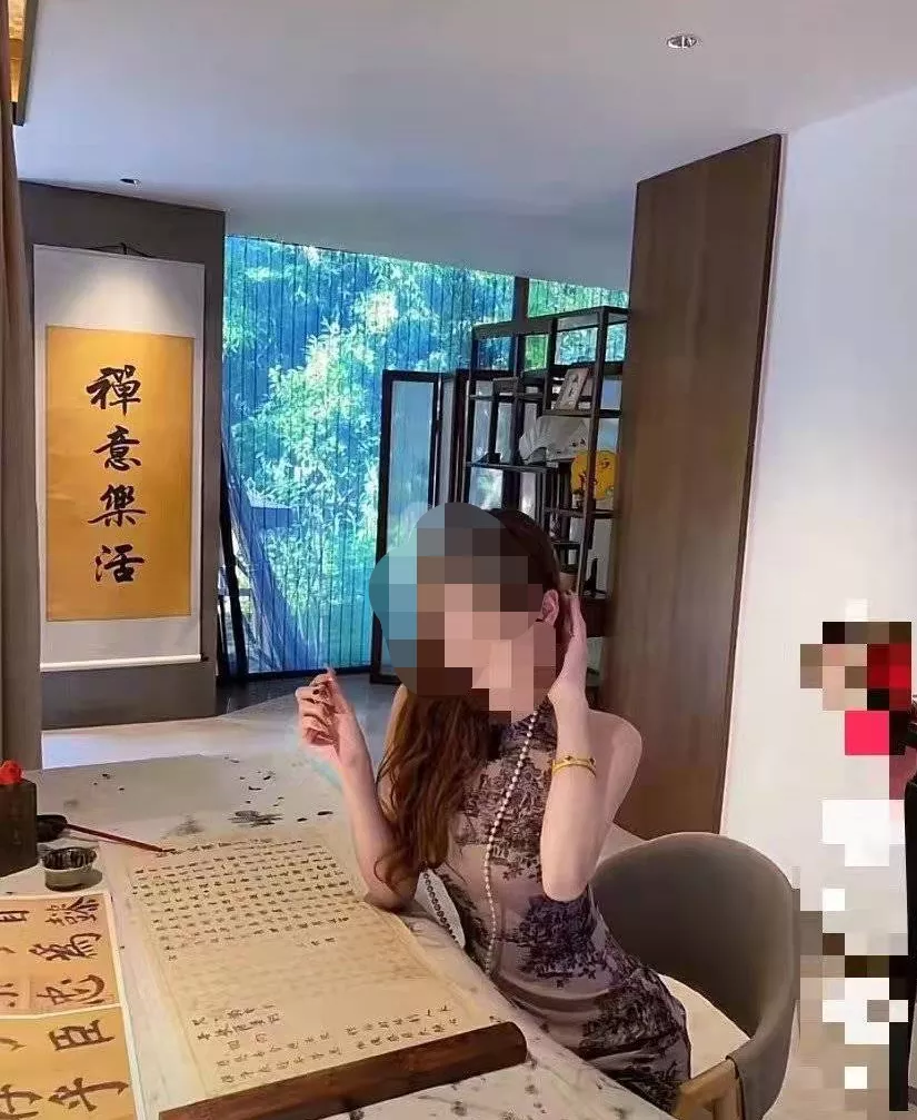穿吊带逛寺庙,这些带货“佛媛”是哪来的“妖精”?