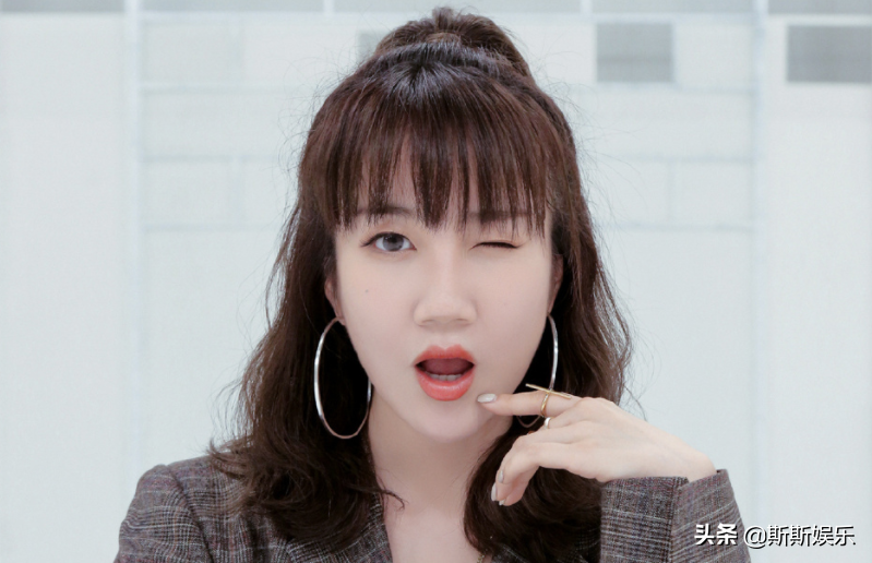 青你2导师合作舞台，蔡徐坤梦幻水舞台、刘雨昕长发、乃万甩话筒