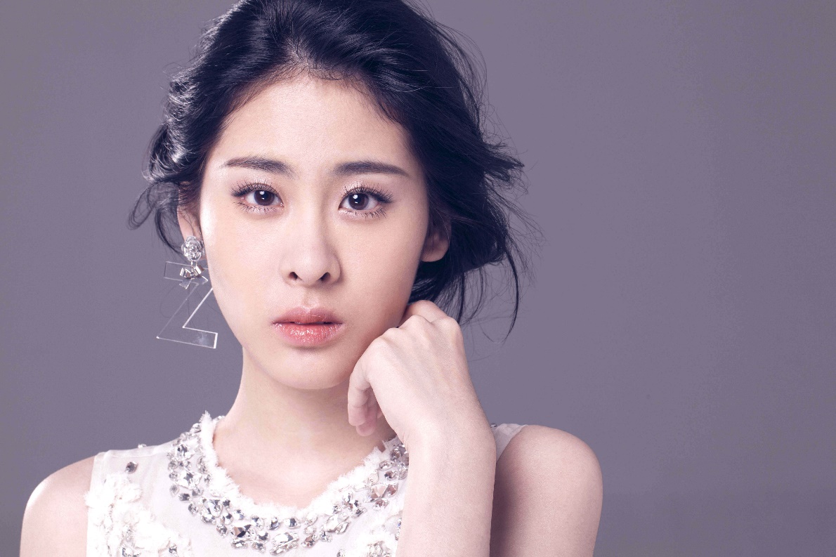 女明星红衣侠女照：张碧晨刘亦菲冷艳，杨幂温