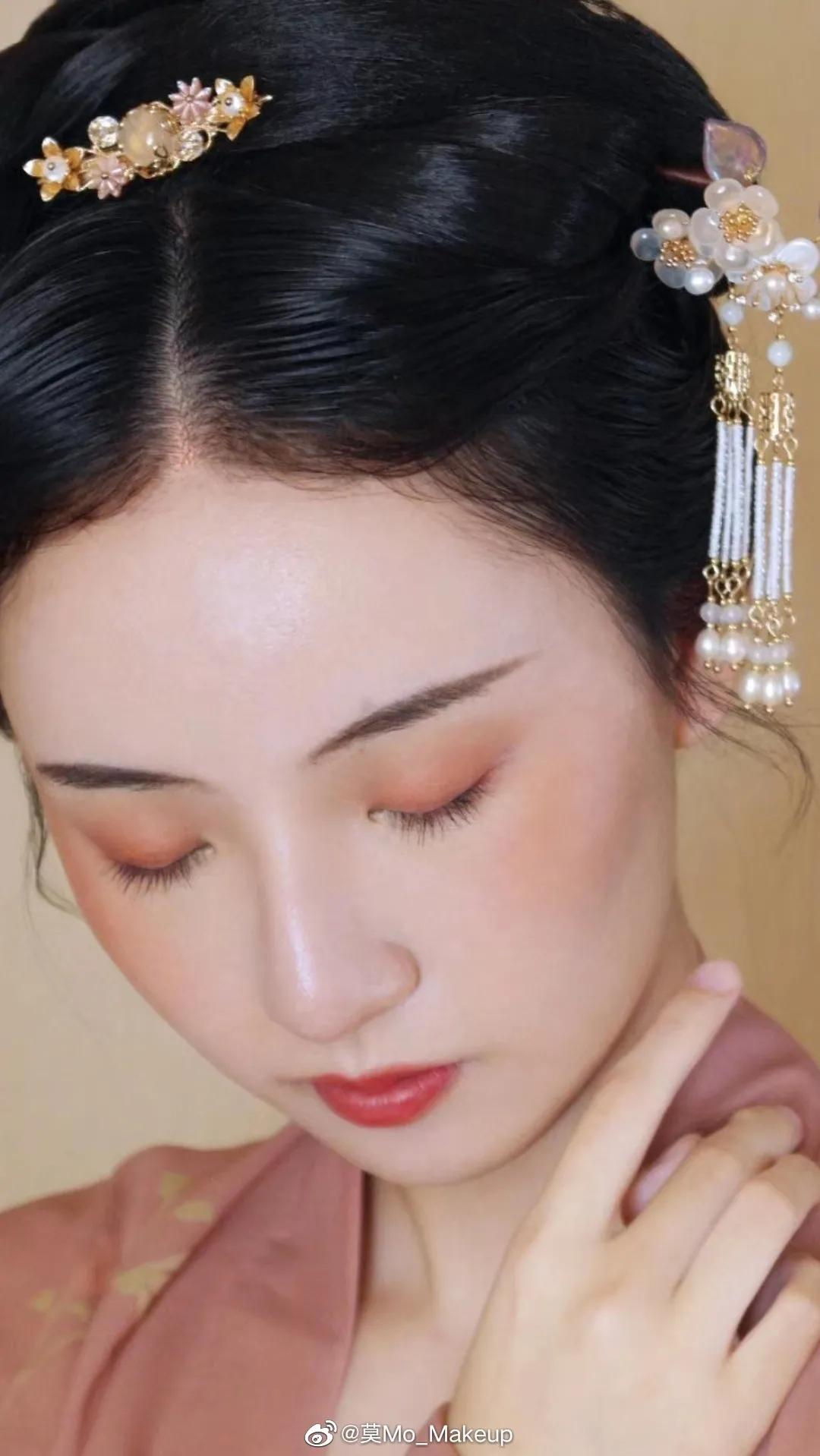 Eye of classic brow eyebrow is filled with if hill is like water,be filled with