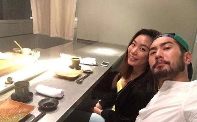 高以翔女友公开高高抱婴照表达思念，画面温馨