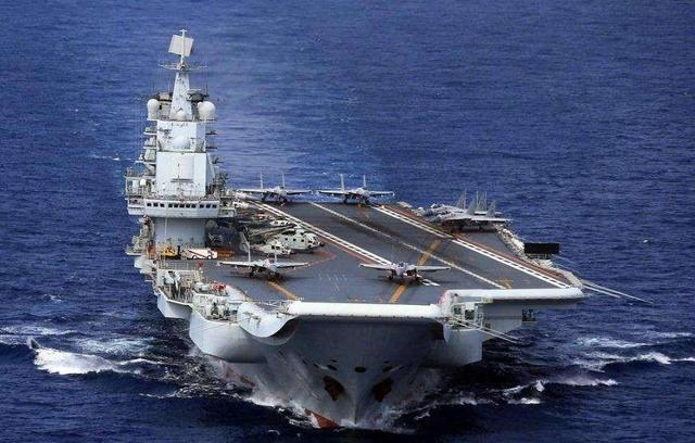 山东舰刚到南海，美舰就“送上门”来，解放军