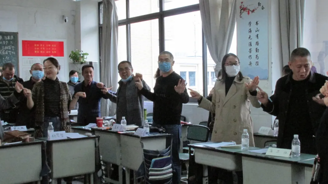 家校合力,静心守望——华阳中学举行高2022届秋季家校联系会
