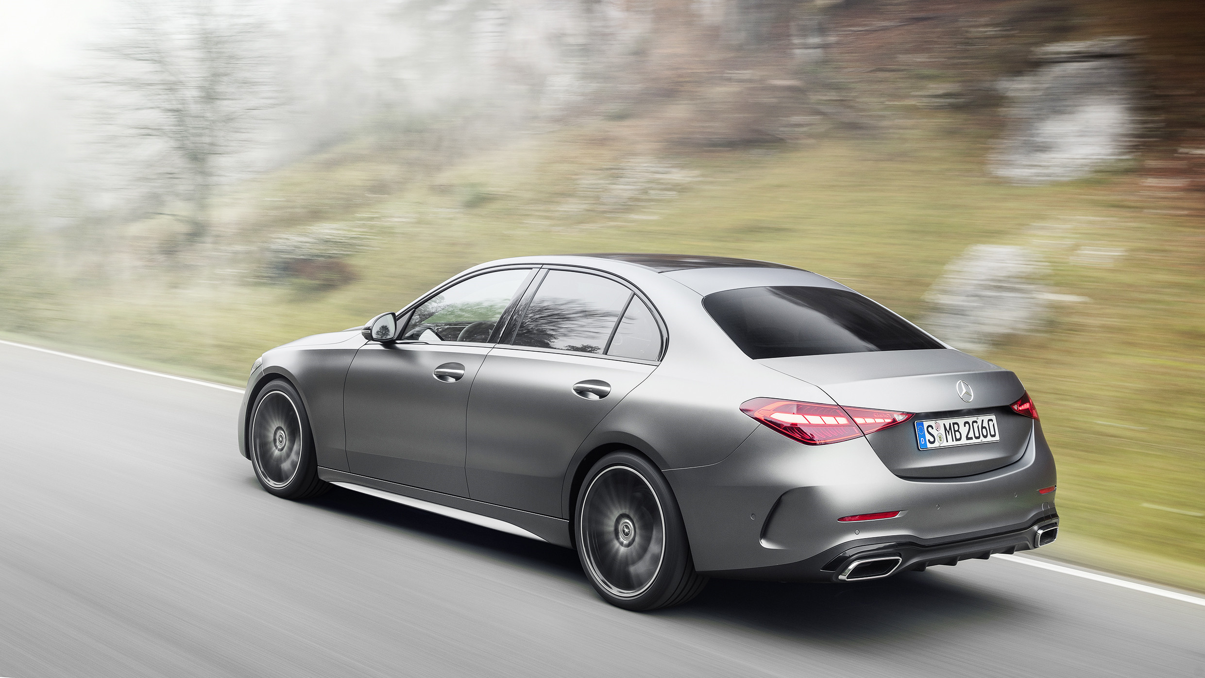 至于其它同价位的产品,实在没有什么车能跟奔驰c级正面竞争了.