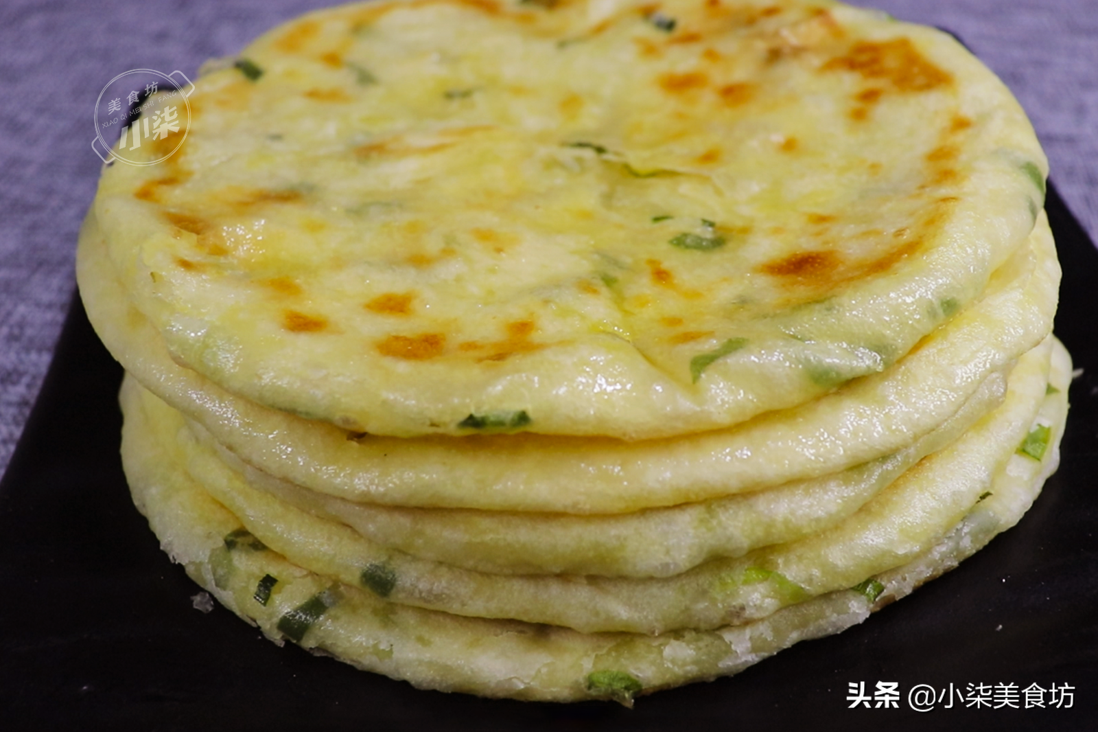 葱油饼这样做，真的是太香了，一周吃7次都不腻，详细做法教会你