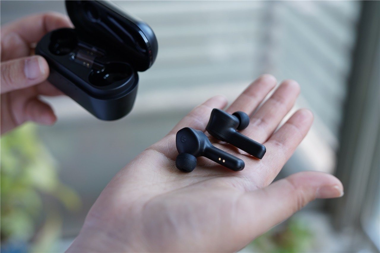 雷柏VM700蓝牙TWS背光游戏耳机光效和游戏更配哟