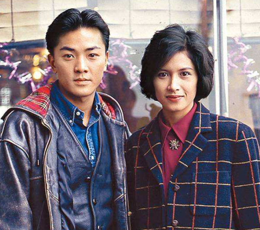 梁詠琪帶娃做蛋糕，45歲素顏真實，5歲混血女兒門牙掉光仍漂亮