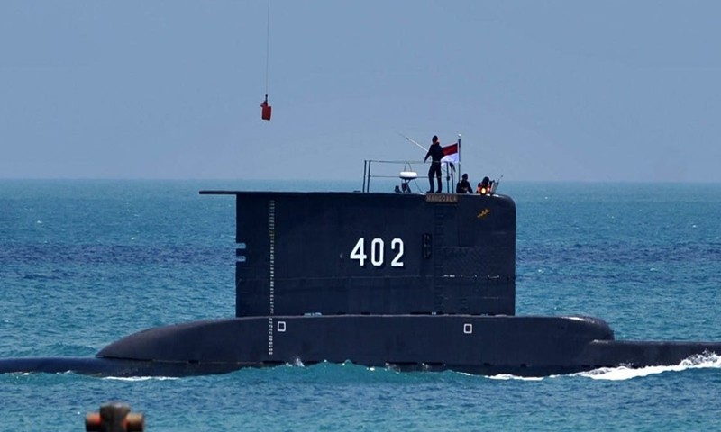 ӡ��Ǳͧ��ûԭ���ع⣬�����׶��¡�����Ԫ�ף����й����Ծȳɹ�