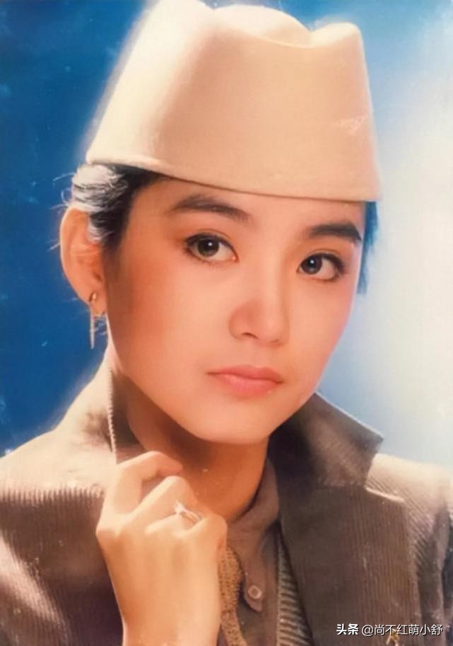林青霞活了一场漂亮的人生，年轻时穿衣好潮，