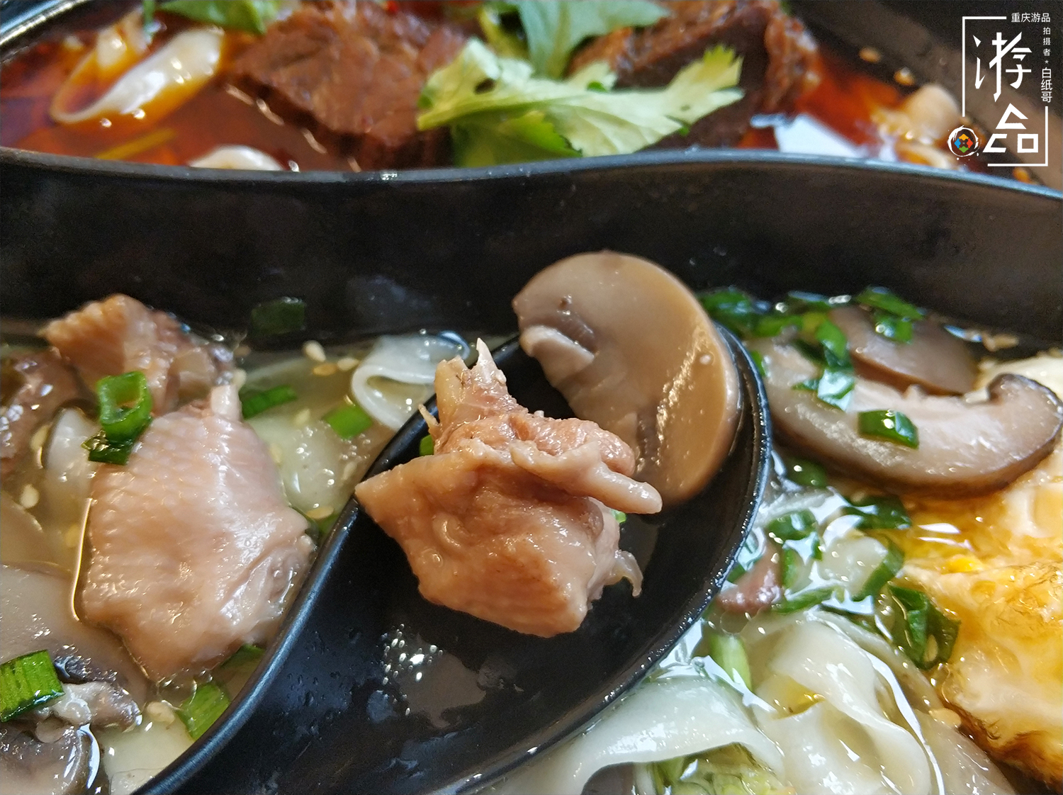 花52元吃重庆四碗“奇面”：15元的烧白面5片肉，北欧面3元最划算