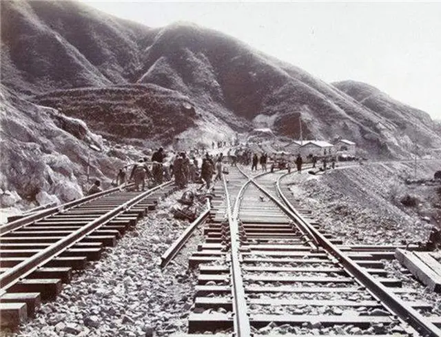 课本之外的詹天佑，一生有八个孩子，一月工资