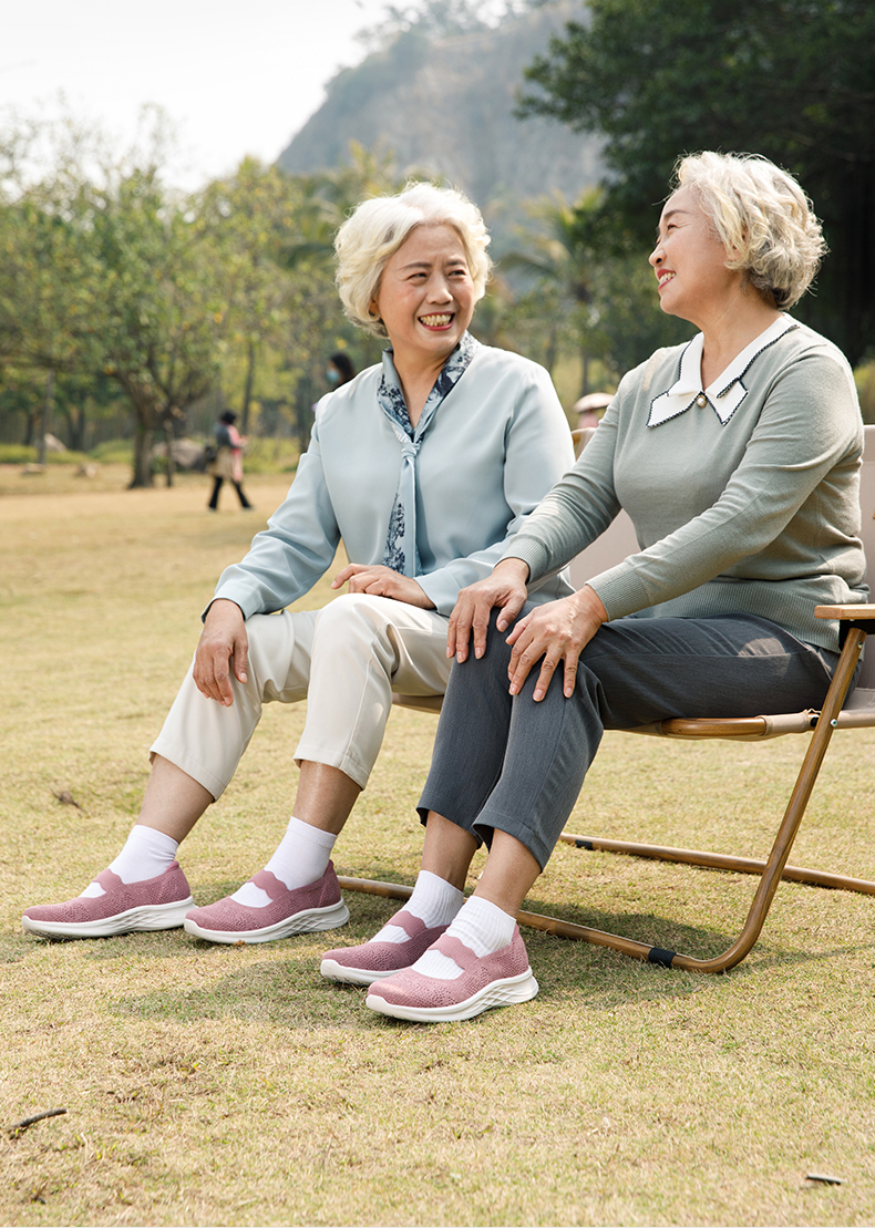 温暖春季鞋子换新足力健老人鞋给爸妈带来舒适新选择