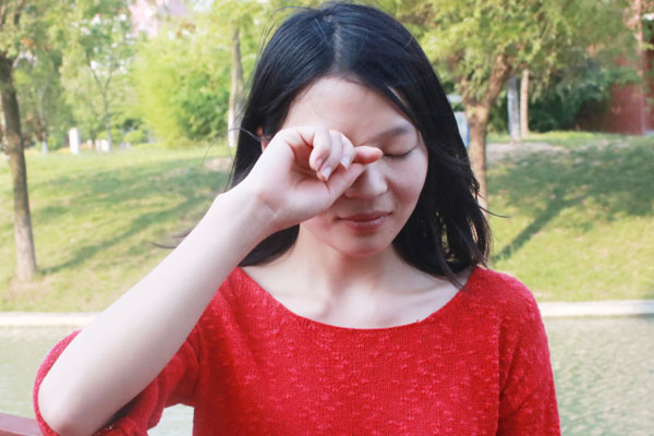 眼睛经常不自觉流眼泪是怎么回事？该如何改善？不妨了解下