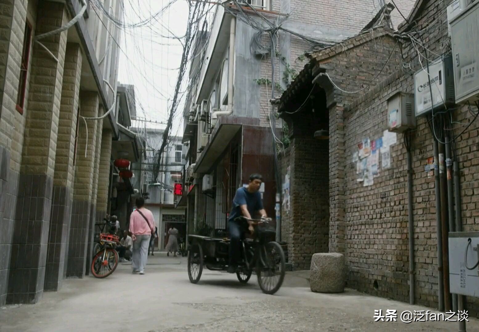 没有流量明星，全靠一群“老腊肉”的《装台》，凭啥招人待见？