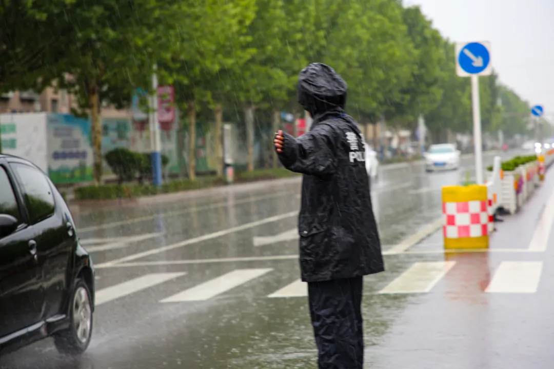 暴风骤雨中，群众需要的地方就是他们前行的方向