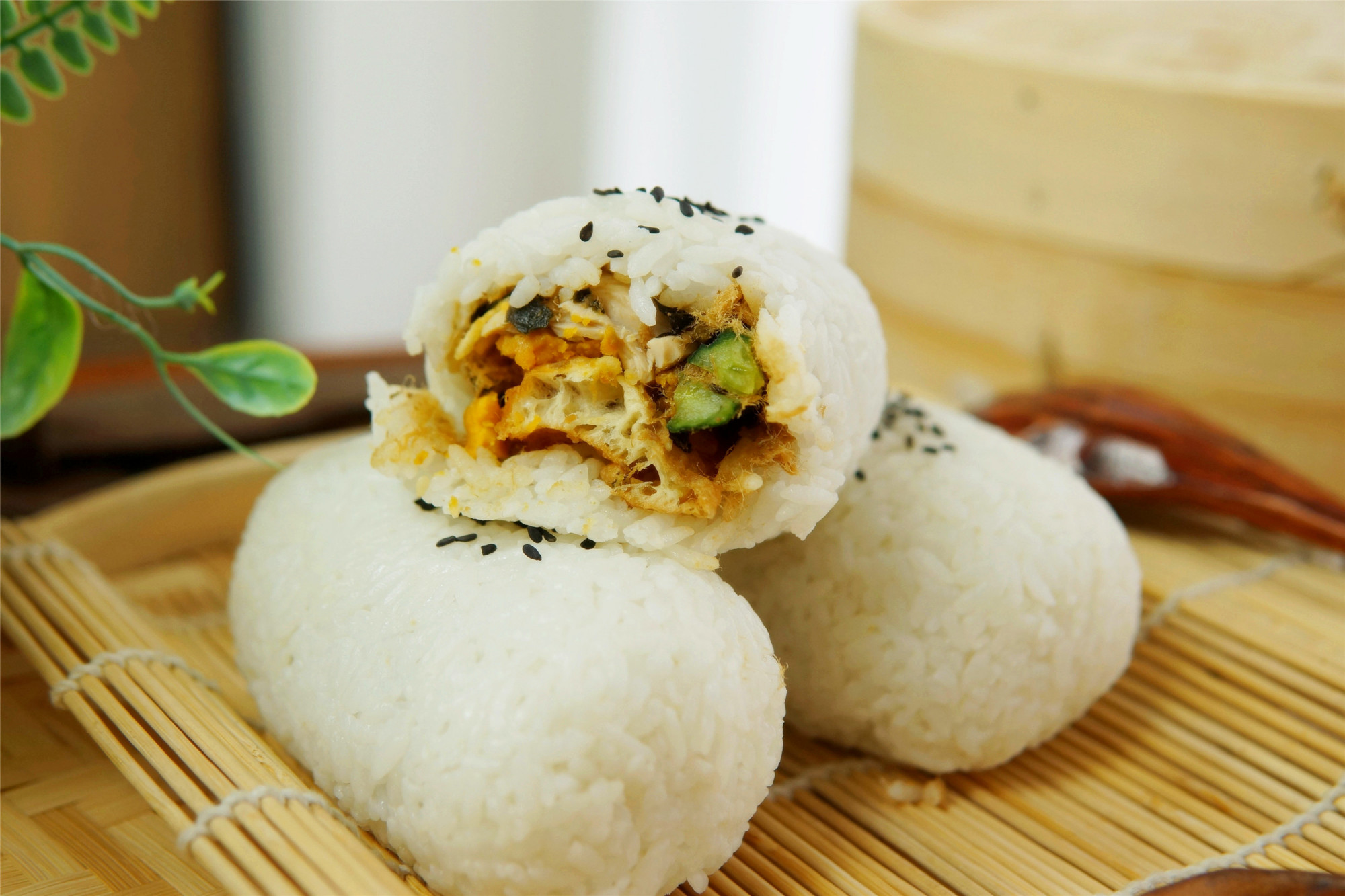 学会这早餐，家里的米都不够吃了，上班上学拿一个就走，营养好吃