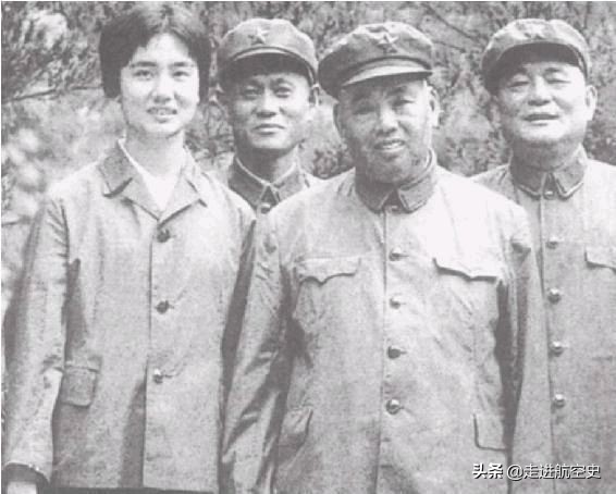 许世友三件葬品：茅台、猎枪、人民币，护送灵