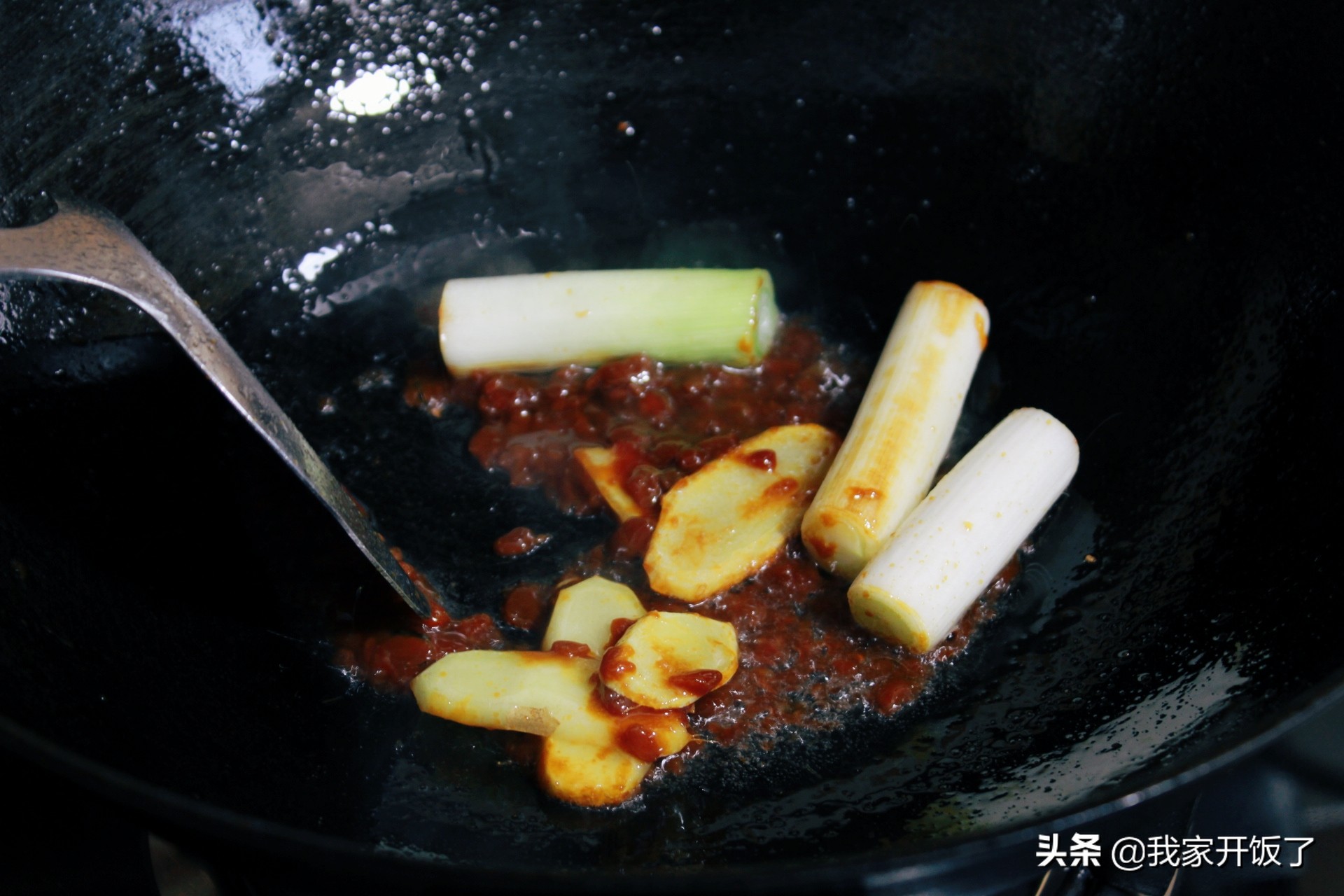 天冷后，在家做酱棒骨，比排骨吃着过瘾，都不好意思说吃了几碗饭