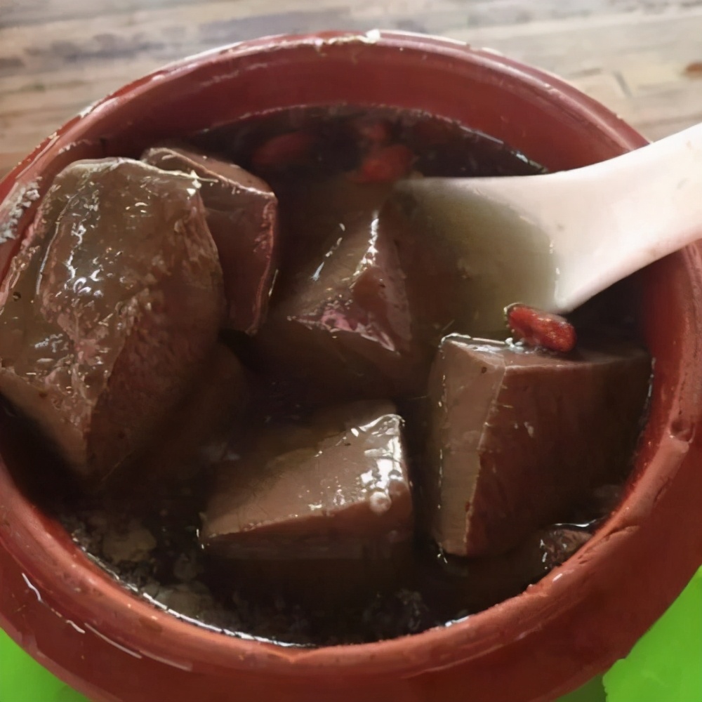 血液裡都是�垃圾�，成盒的鴨血還能不能吃？ 其實製作過程很簡單