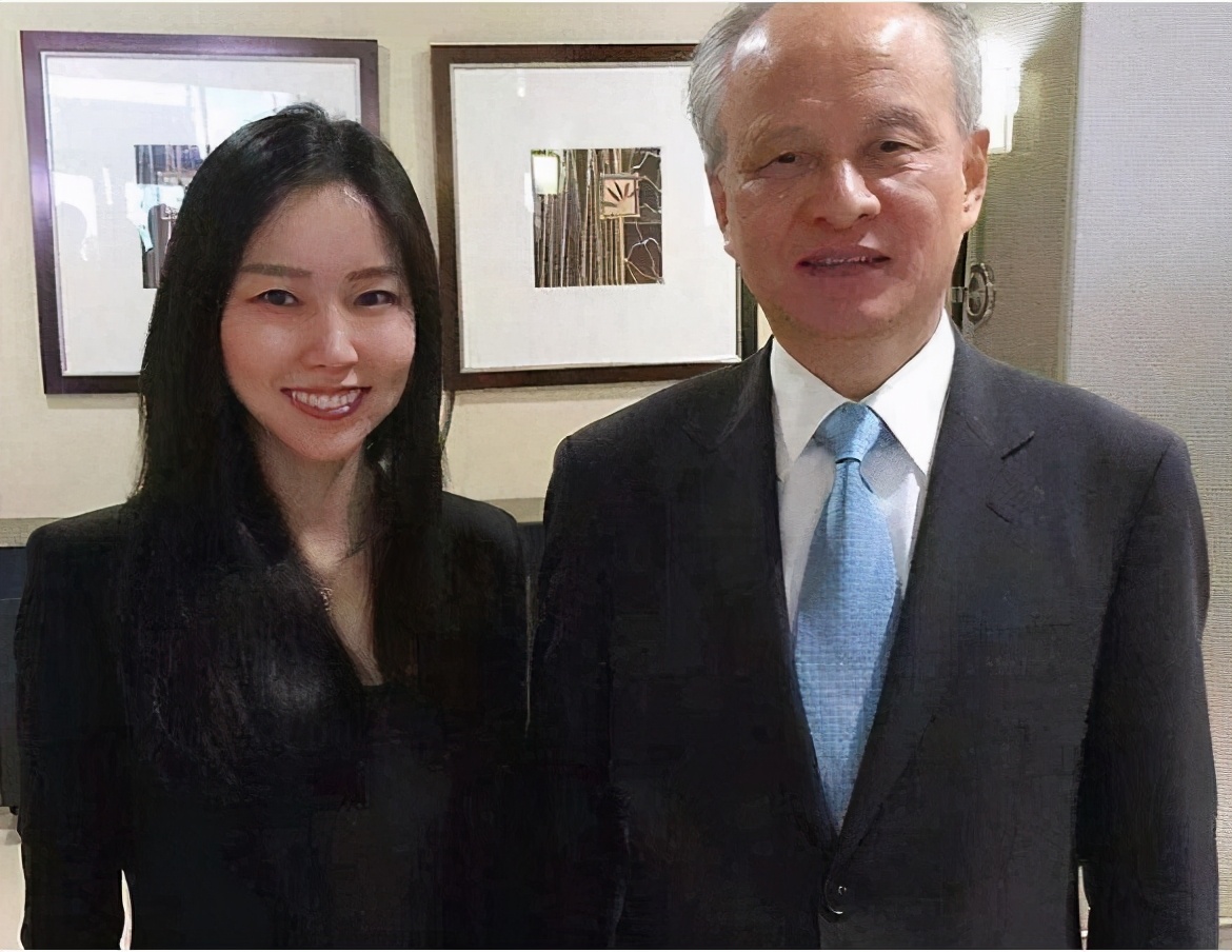 后浪来了：豪门姐弟资产超过700亿，俊男靓女才貌俱佳羡煞旁人
