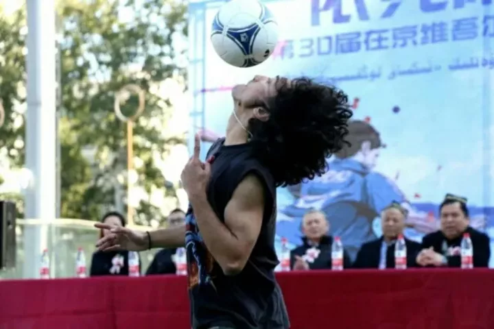 1927年的一次足球比赛，成为维吾尔人一次历史性