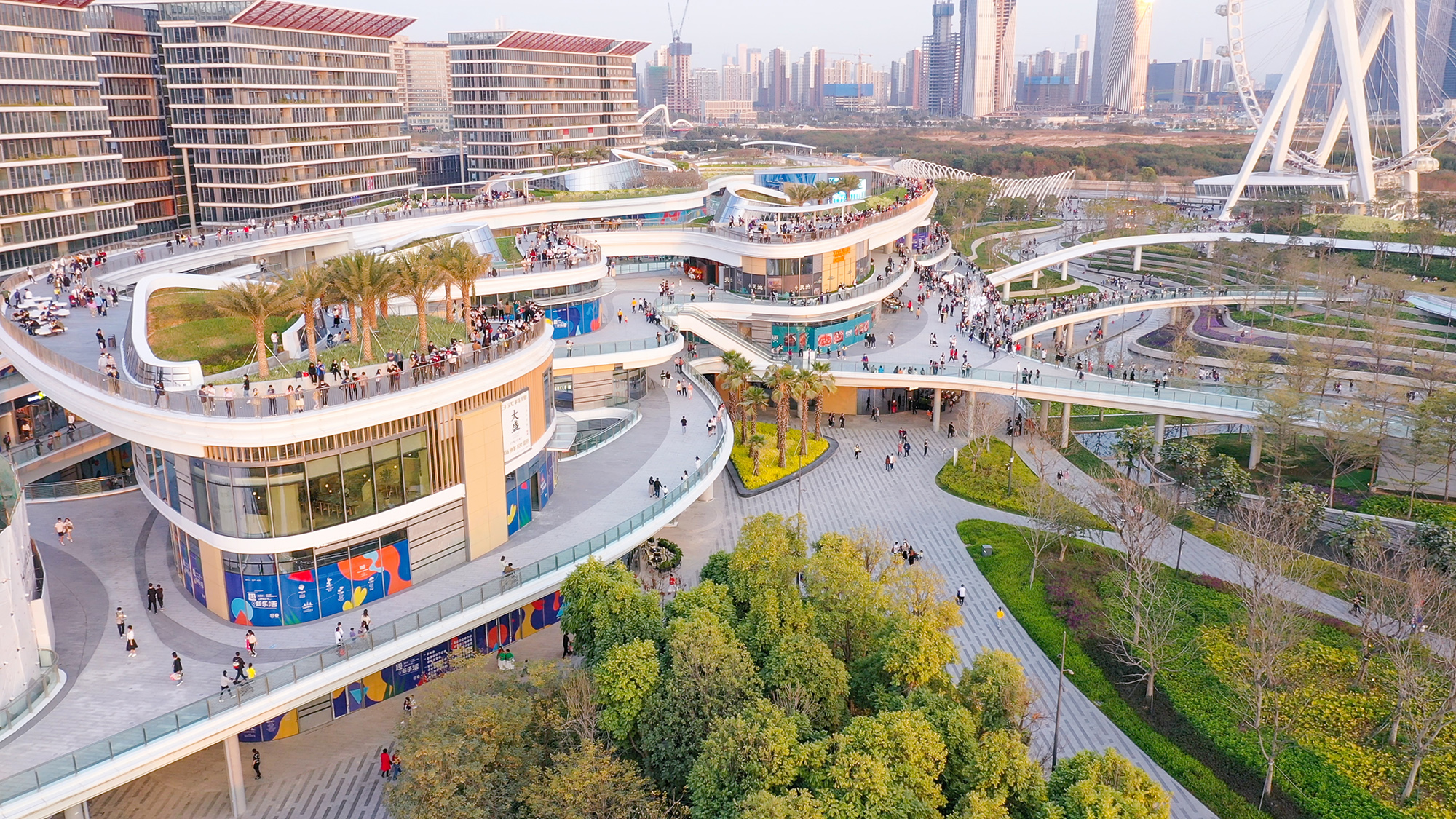 链接自然生态与都市生活，“很深圳”的地标塑造者 / LLA建筑设计