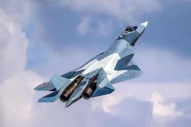 俄罗斯迎来最新五代机，性能反超美国F22和F35，成功弯道超车