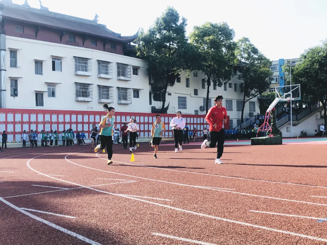 双流实小东区代表队参加区第三十一届中小学生田径运动会喜获佳绩