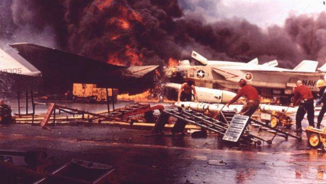 美国航母大爆炸，134人遇难，仅在越南战场停留