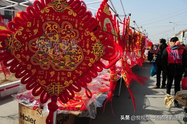 数百年的张秋年集最有风情，处处红红火火充满了浓浓的年味