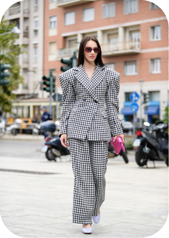 复古风今年强势来袭，款式百搭的格纹裤“卷土重来”，时髦又吸睛