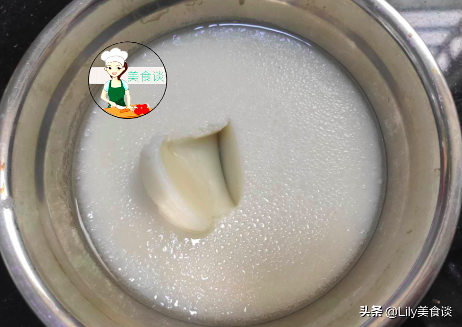 想吃月饼不用去买了，自己做不用烤箱、低糖低油不腻，吃过还想吃