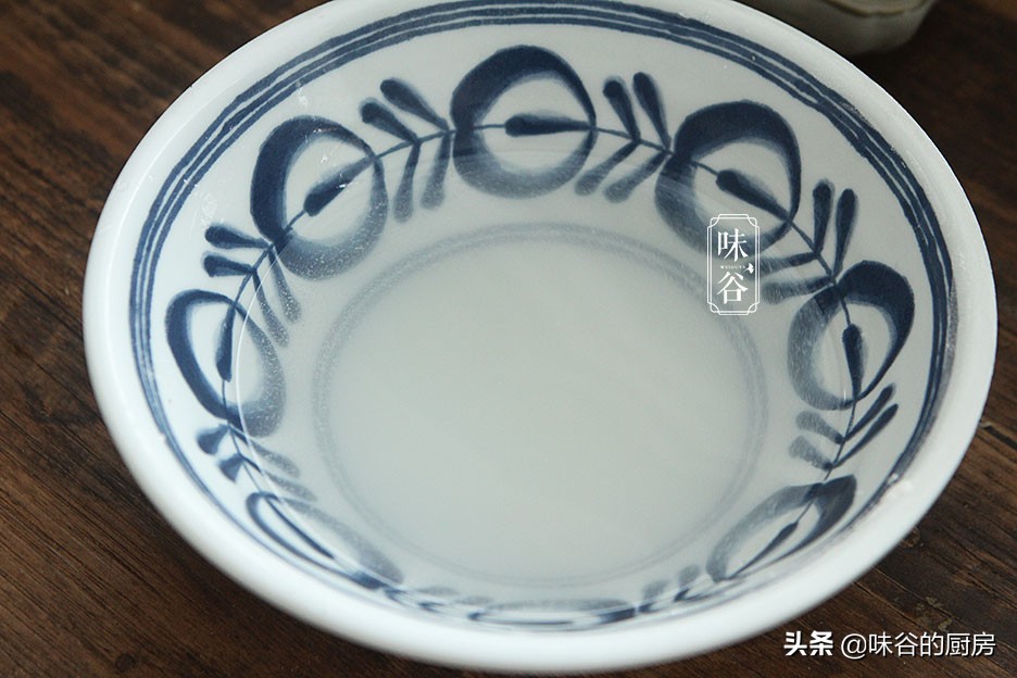 這糕點，吃一次饞一次，不用烤箱不打發，香甜軟糯，家人都愛吃