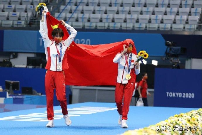 可爱！给粉丝签名只会一笔一划写，全红婵：红得太突然，还没练过