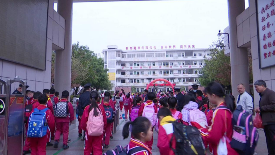 福建省上杭县：中小学迎来新学期 上好“开学第一课”