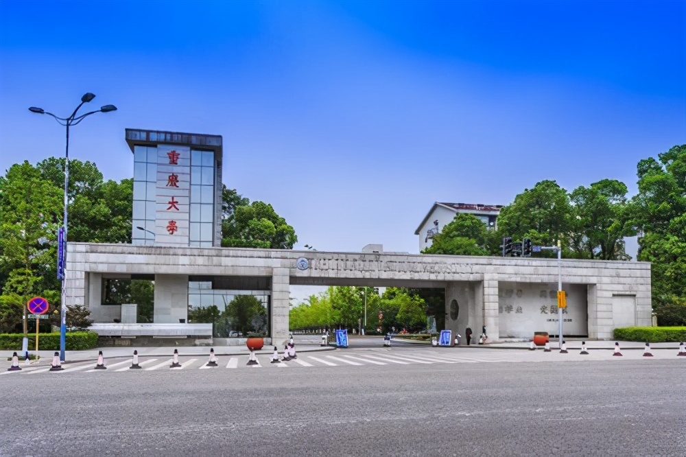 西南地区高校排名，重庆大学跻身前三，西财排第9名