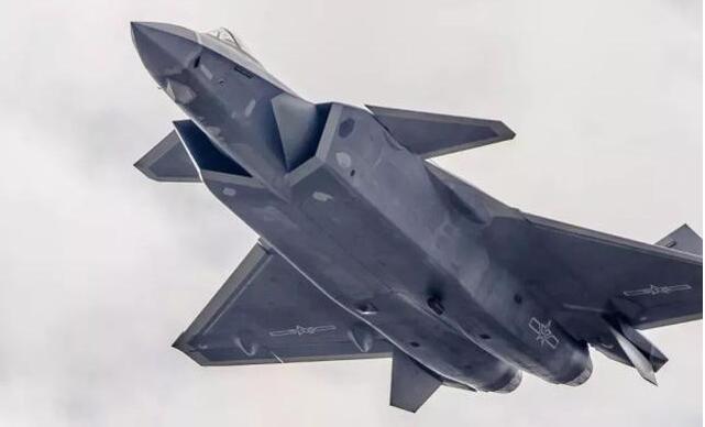 歼31比歼20更优秀？钛合金含量媲美F35，未来舰载