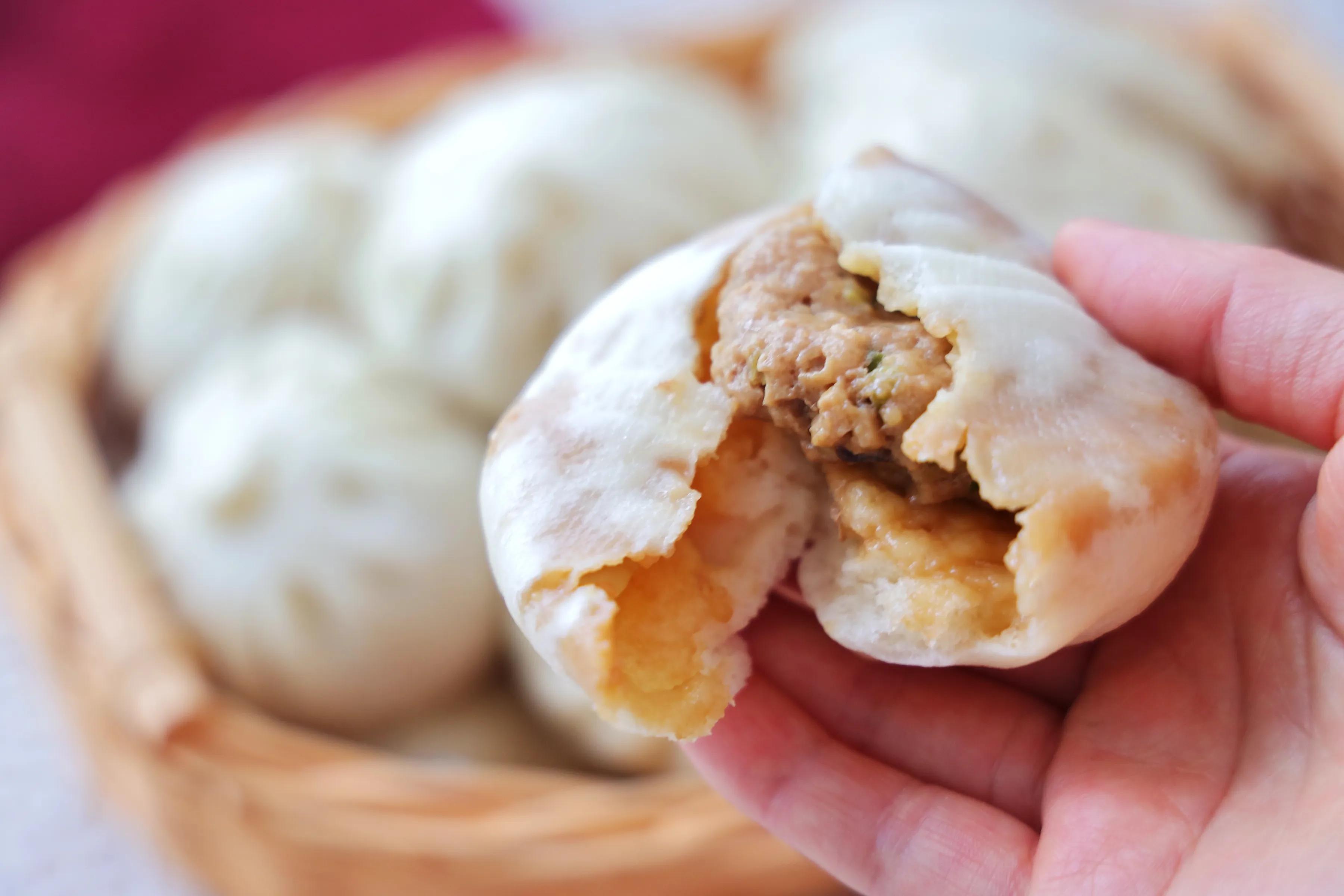 孩子要吃包子，一口氣在家做了20多個，個個鬆軟流湯汁，太好吃了