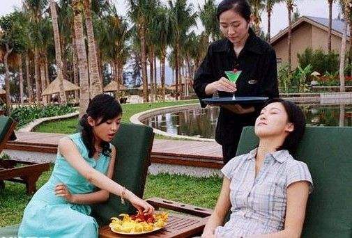 出道即巅峰，被骂“公交车”，陷陪睡丑闻的张