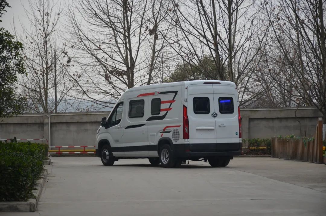 齐星大通V90浩大版 商旅两用 支持升降顶定制