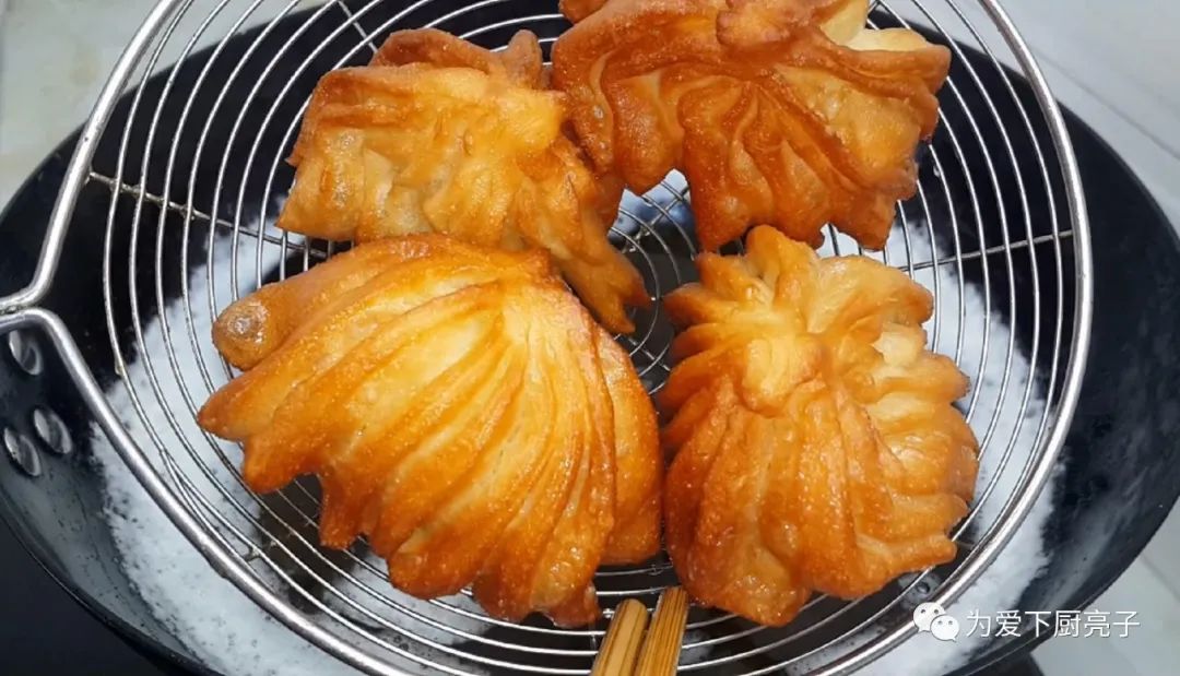 油條這樣做太好吃了，筷子夾一下，鬆軟又香甜，比吃麵包還舒服