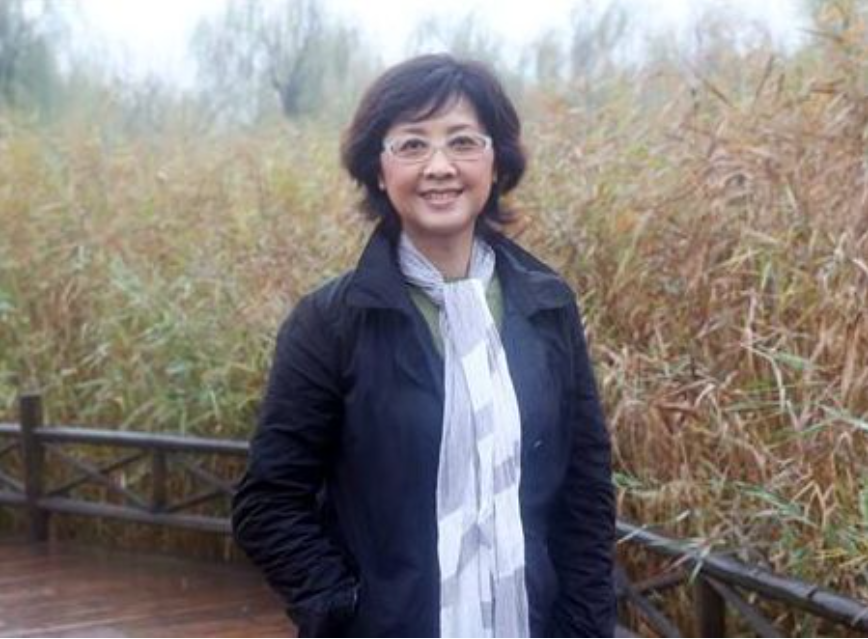容貌出众，60岁却不生孩子的6位女星，杨丽萍为