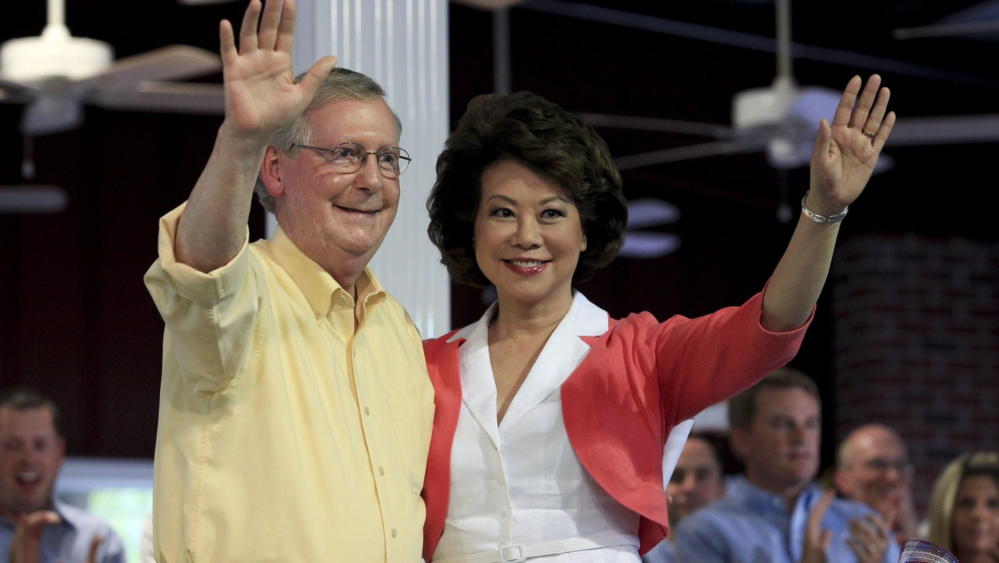 蓬佩奥加盟福克斯电视台，大嘴巴装扩音器，赵