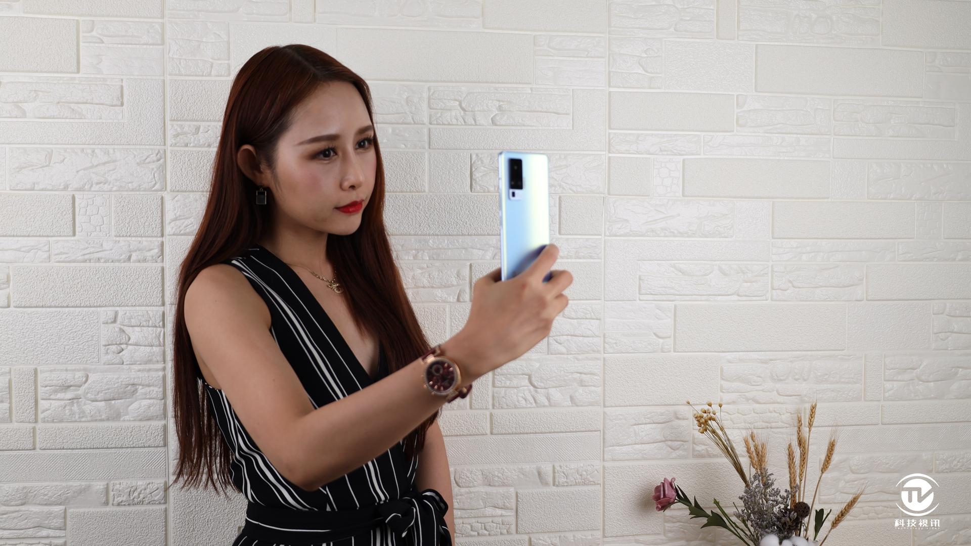 突破vivo“薄”记录 vivo X50 Pro智能手机视频体验