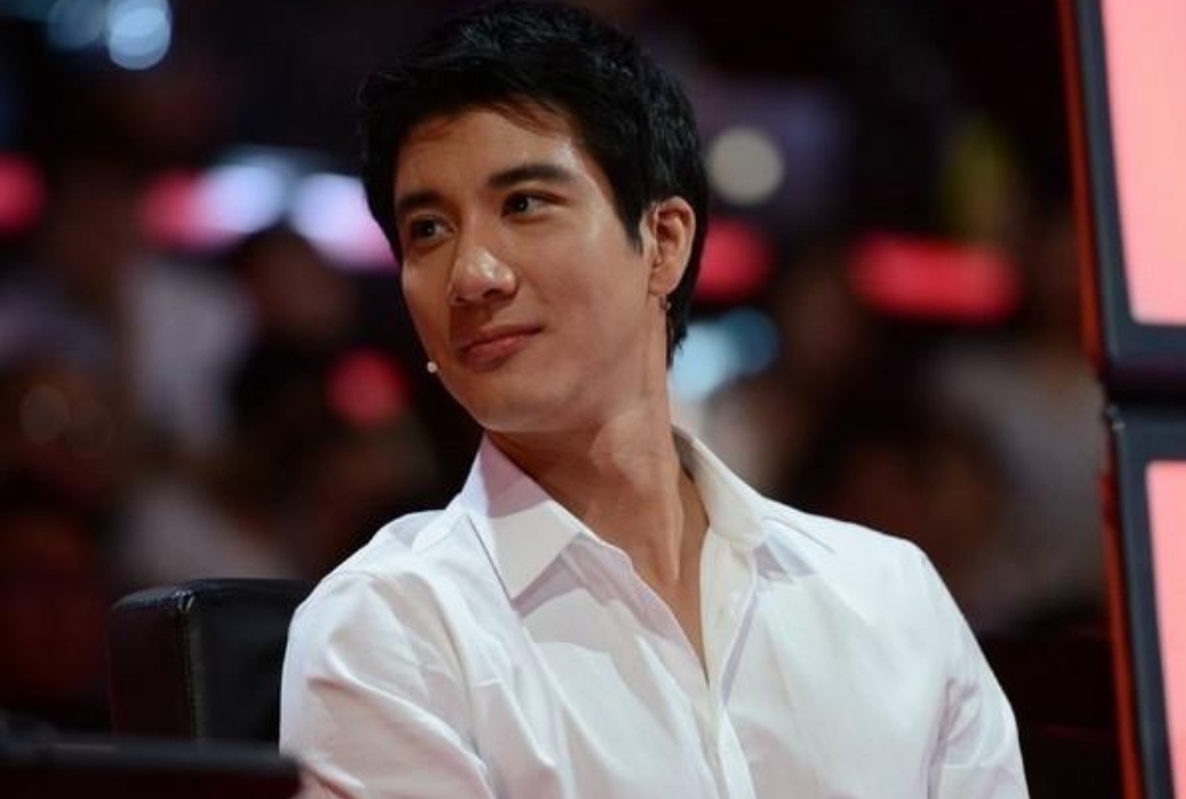 45岁王力宏生日晒照变样！满脸胡须看不见嘴巴，扎辫子长发到肩膀