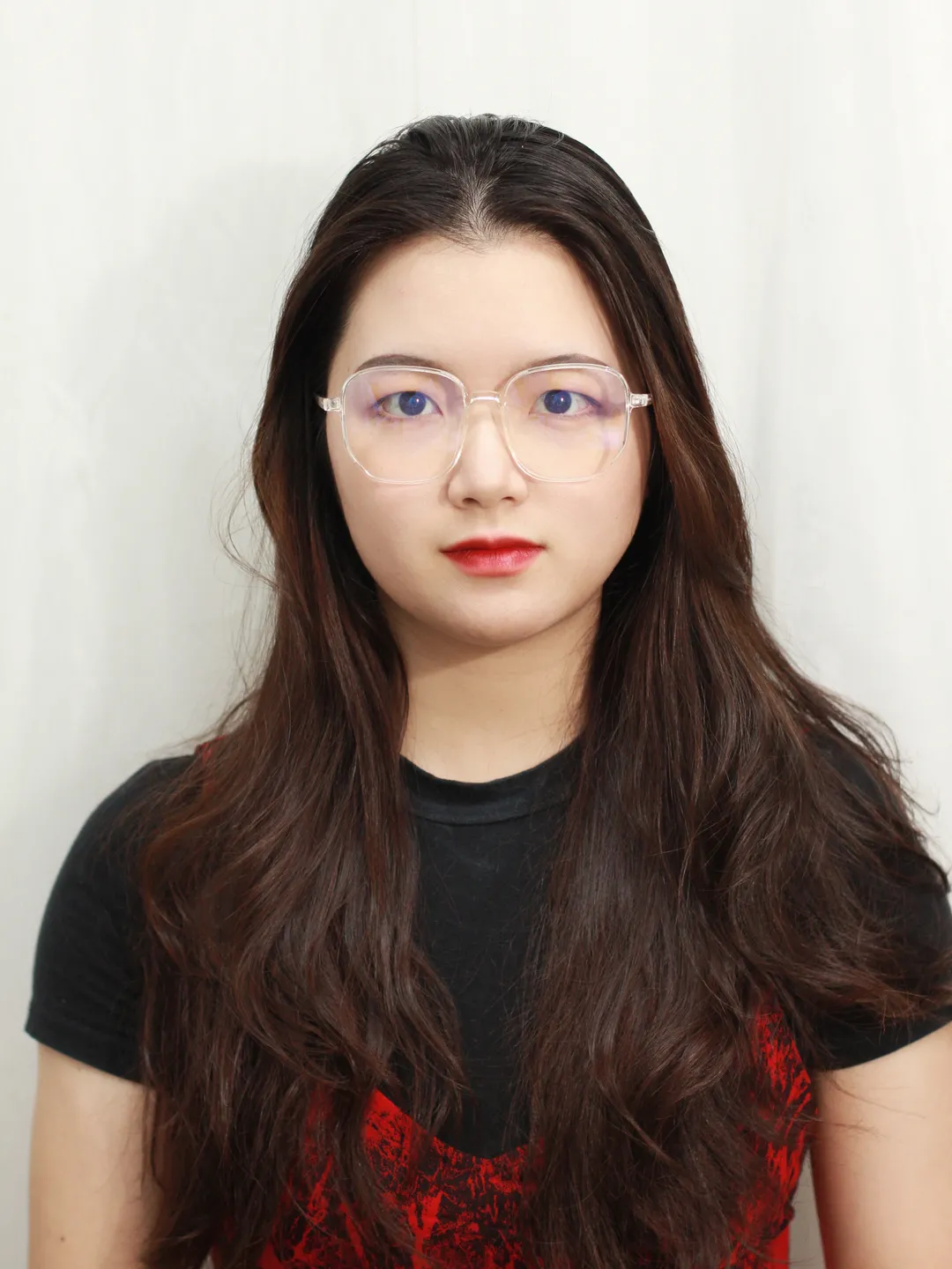 女生長期戴眼鏡與不戴眼鏡,到底有什么區別?