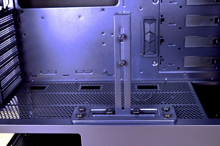 侧透机箱是主流？光污染更伤眼，Tt挑战者H8静音机箱体验