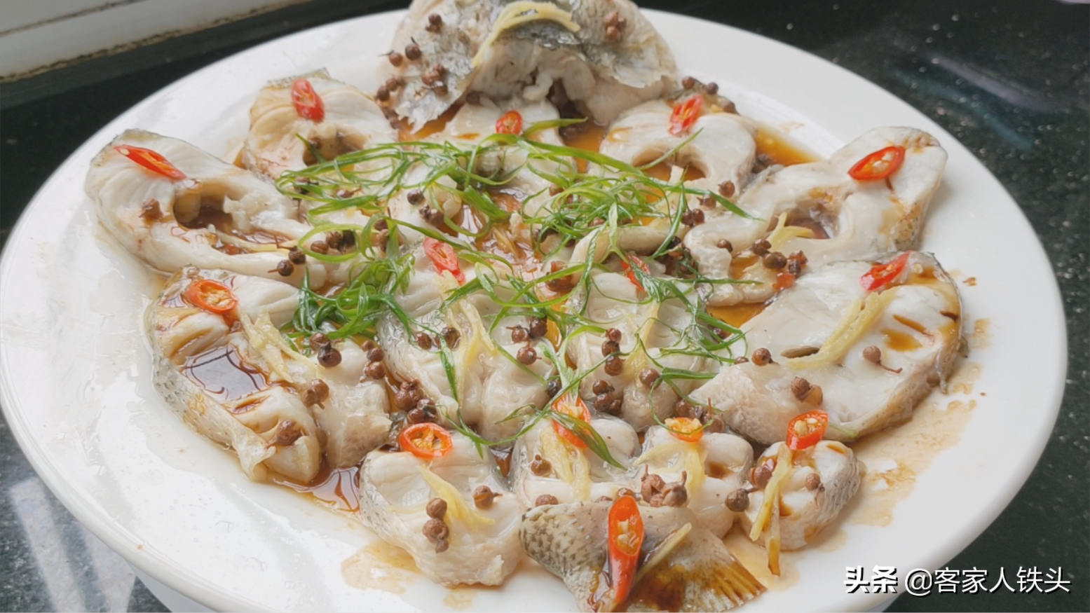 廣東人吃魚最愛的一個做法，不煎不炸7分鐘出鍋，嫩滑漂亮又好吃