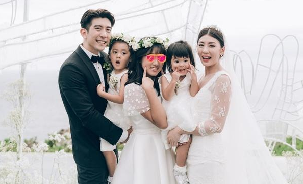 賈靜雯兩個女兒好美，咘咘恬靜淑女，3歲Bo妞越來越粘爸爸